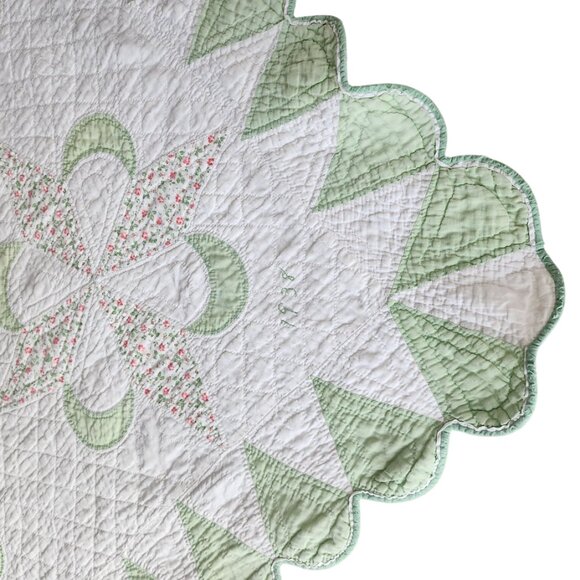 HANDMADE 1938 Clover Moon and‎ Star Quilt Scalloped Edge Floral 84 x 71in - Picture 2 of 16